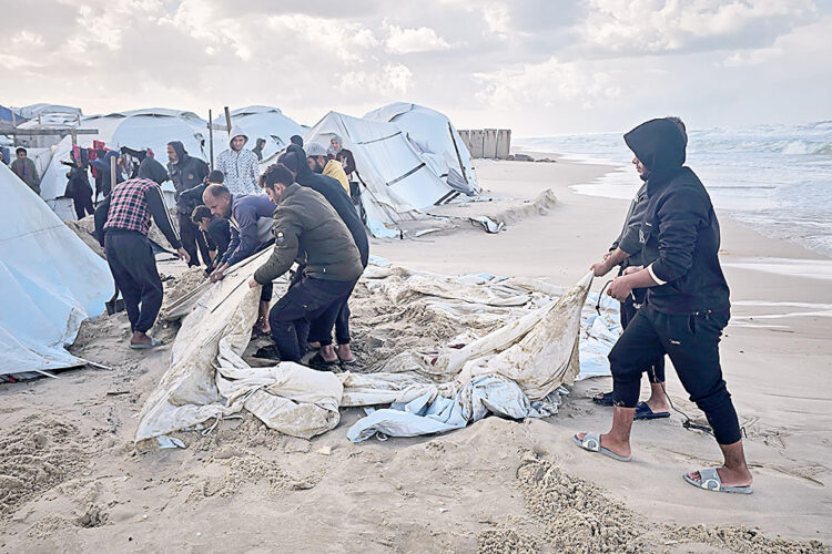 Winter rainstorm lashes Gaza Strip, flooding camps
